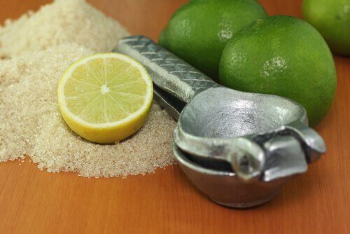 Citronskrubb med socker