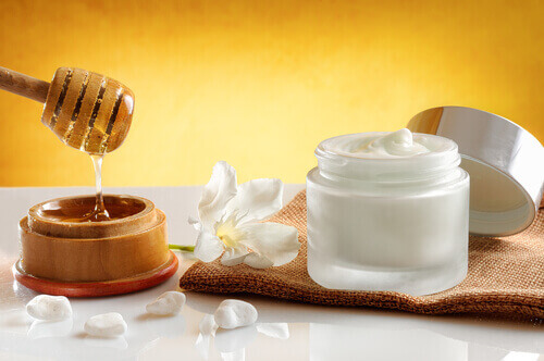 Gör en exfoliant med honung