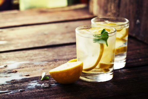 Fördelarna med citronsaft och varmt vatten
