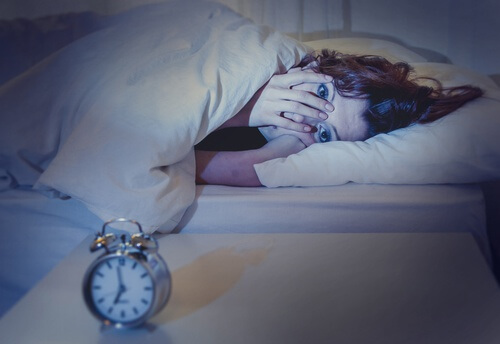 Vad händer när man sover mindre än 8 timmar?