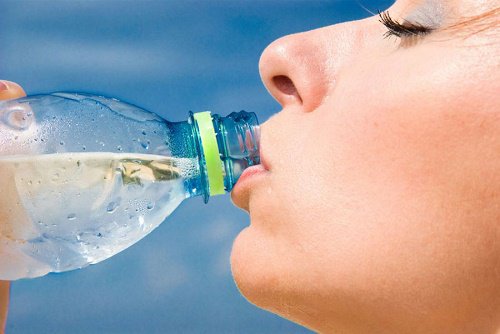 Vatten på flaska är inte ett hållbart alternativ