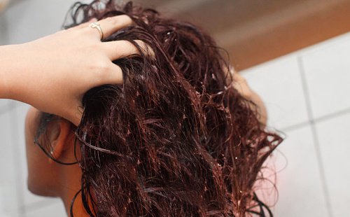 Använd linfrövatten för att stärka ditt hår