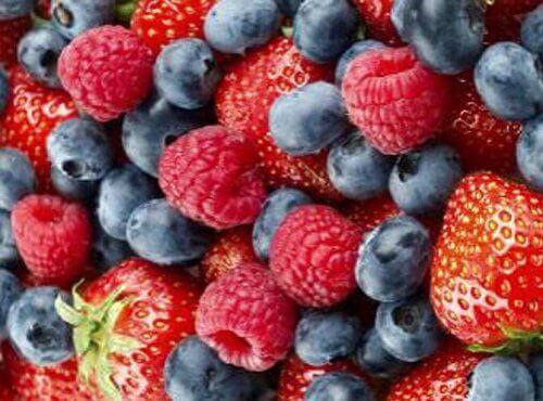 Hallon, blåbär och jordgubbar innehåller antioxidanter