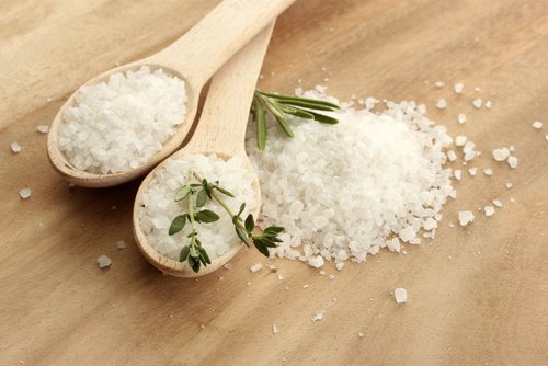 De flesta salladsdressingar innnehåller mycket salt