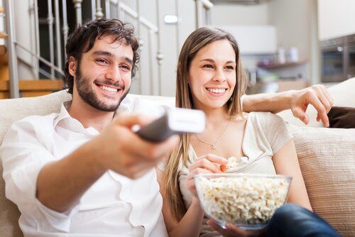 Se ppå film tillsammans med din partner