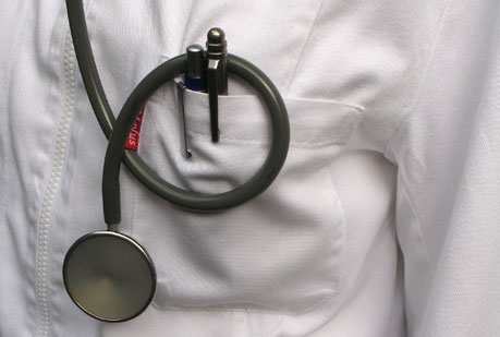 Läkare med stetoskop
