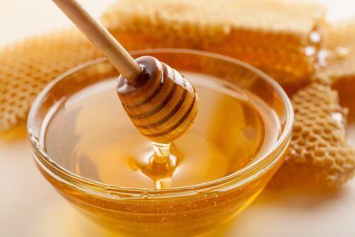 Honung i skål