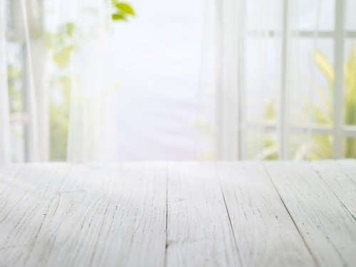 Solljus på bord