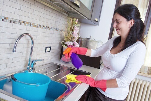 7 rengöringstips för besvärliga fläckar i hemmet