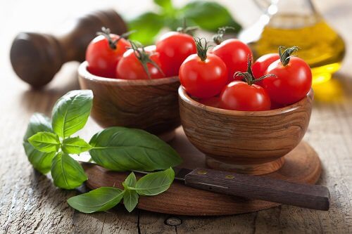 tomater i skålar
