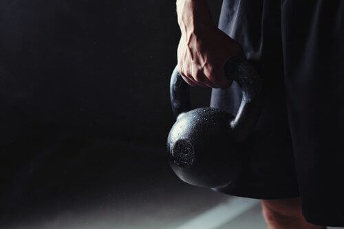 Träna med kettlebell och öka musklerna