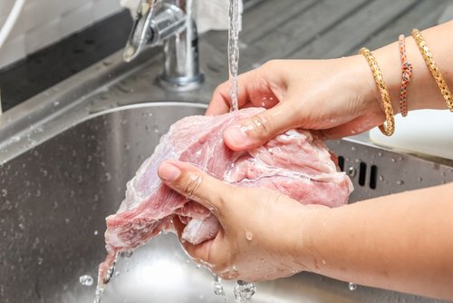 En timglasfigur formas inte med rött kött