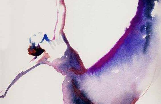 Dansande kvinna som är tillräckligt bra