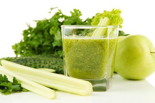 Juice med selleri & grönt äpple för att avgifta njurarna