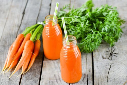 morotsjuice på flaska