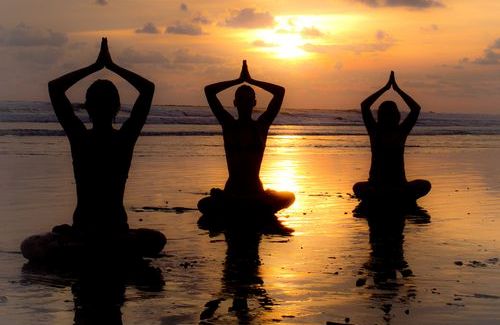 yoga-pa-stranden
