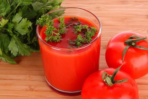 Smoothie med tomat och persilja mot vätskeretention