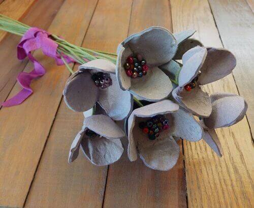 kartongblommor