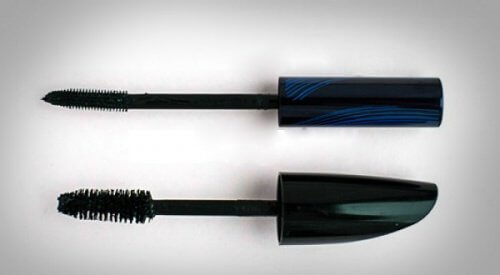 Två olika sorters maskaraborstar