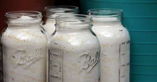 Helt naturligt, hemgjort sköljmedel för att undvika gifter