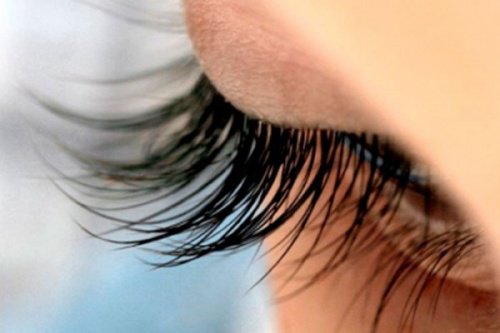13 utmärkta trick för snygga ögonfransar
