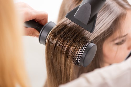 Undvik hårtork när du har sköldkörtelrelaterat håravfall