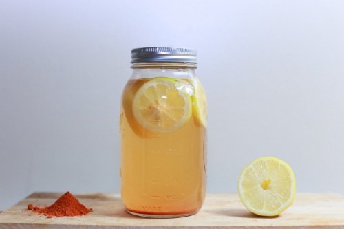 Viktminskningstonic med citron och gurkmeja