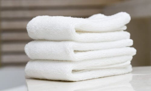5 enkla och kostnadseffektiva sätt att bleka handdukar