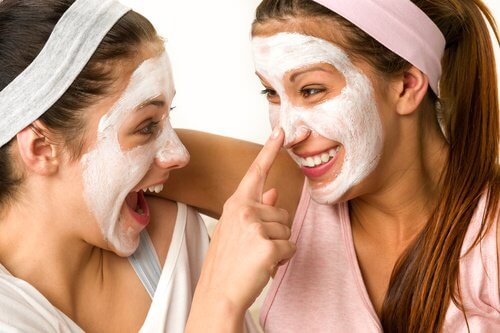 Kvinnor med masker