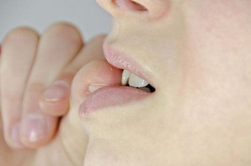 7 sätt nagelbitning skadar dig och din hälsa