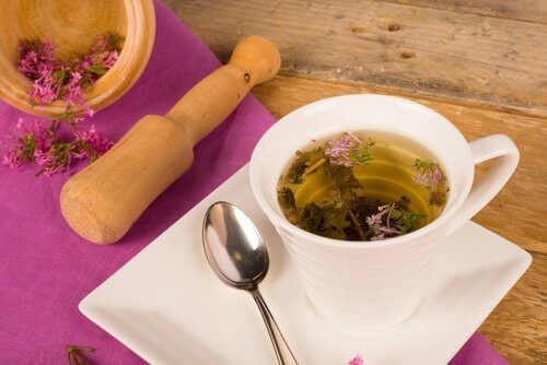 Te med valeriana är en bland många naturliga behandlingar mot sömnlöshet