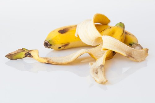 bananskal och banan