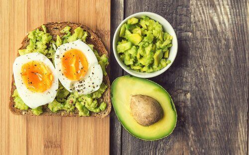avokado och ägg