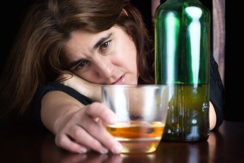 Kvinna med alkohol