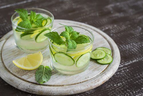 Gurkvatten med citron