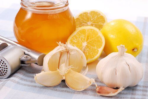 Starta dagen med citron, vitlök & honung