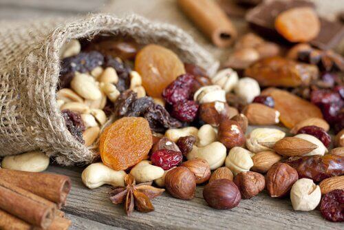 7 anledningar att äta mer nötter: förbättra hälsan