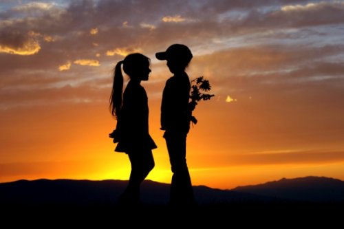 8 anledningar till att du aldrig glömmer din första kärlek
