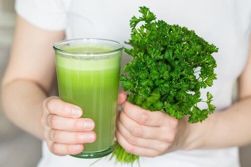 Bekämpa dålig andedräkt och kroppslukt med en naturlig juice Bekämpa dålig andedräkt och kroppslukt med en naturlig juice