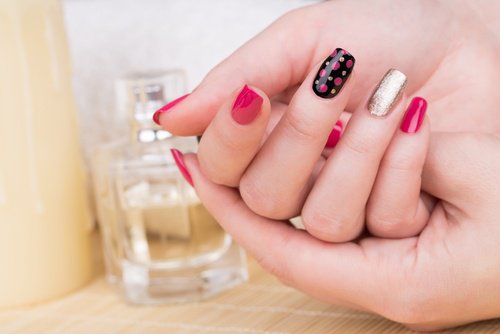 Semipermanent nagellack med mönster