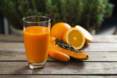 Papaya- och apelsinjuice