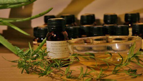 Hur man använder eteriska oljor för muskler och leder