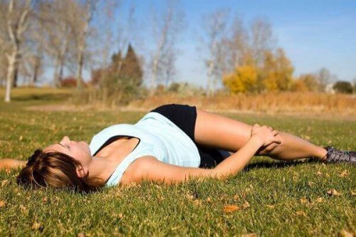 5 stretchövningar för att naturligt lindra ryggsmärtor