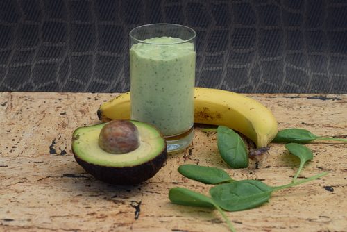 smoothie på avokado och banan