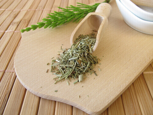 Åkerfräken på skärbräda