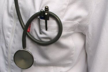 doktor med stetoskop
