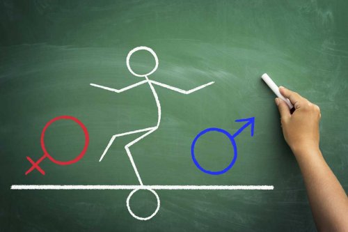 Figur gubbe mellan könen