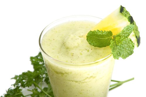Ananas och spenat i smoothie