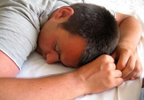 5 vanliga symptom på kronisk trötthet