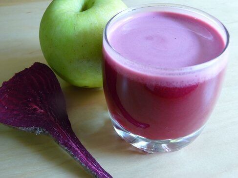 rödbeta och äppelsmoothie